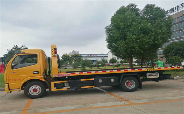 四平定远24小时拖车救援电话号码，定远道路救援公司怎么收费的
